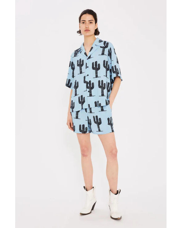 The White Lotus S03 Leslie Bibb Blue Cactus Print Shorts Set