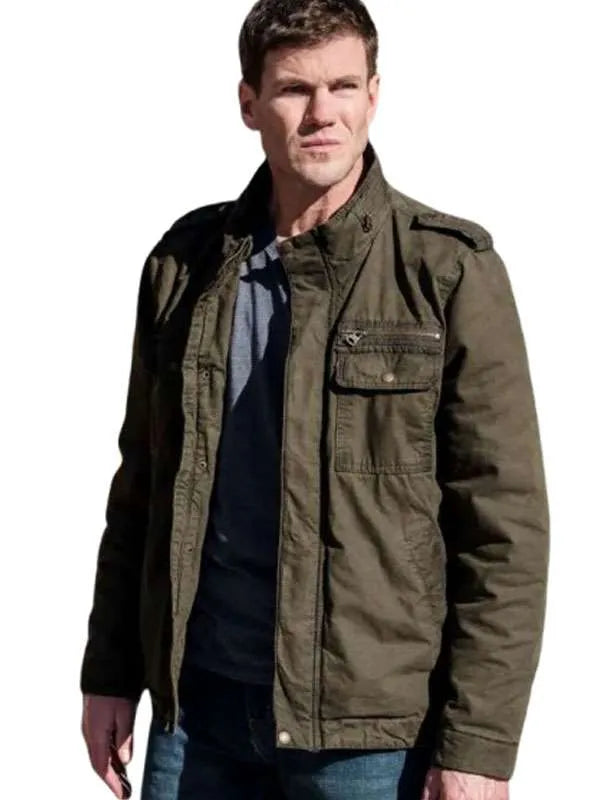 Austin Stowell NCIS Origins S02 Green Jacket