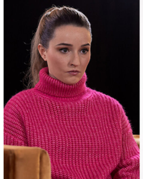 Apple Cider Vinegar 2025 Kaitlyn Dever Pink Knitted Jumper
