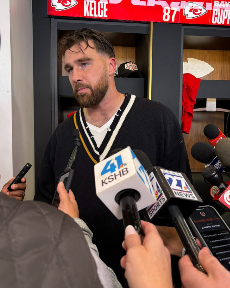 ChargersVs.ChiefsGameTravisKelceV-neckSweater
