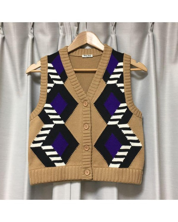 EmilyInParisS04LilyCollinsBrownArgyleStripedVests