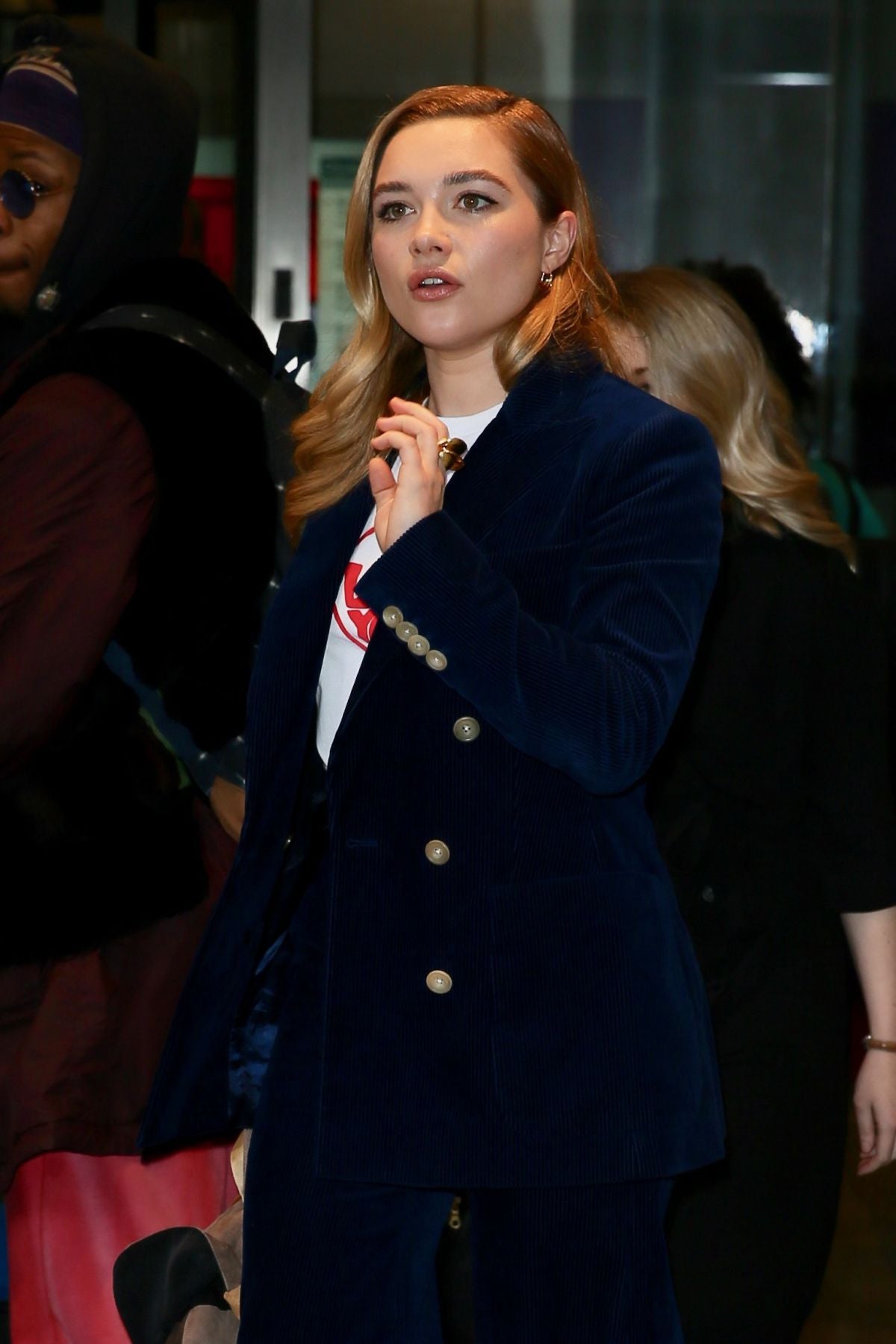 Florence Pugh Bbc Radio Studios Navy Blue Blazer