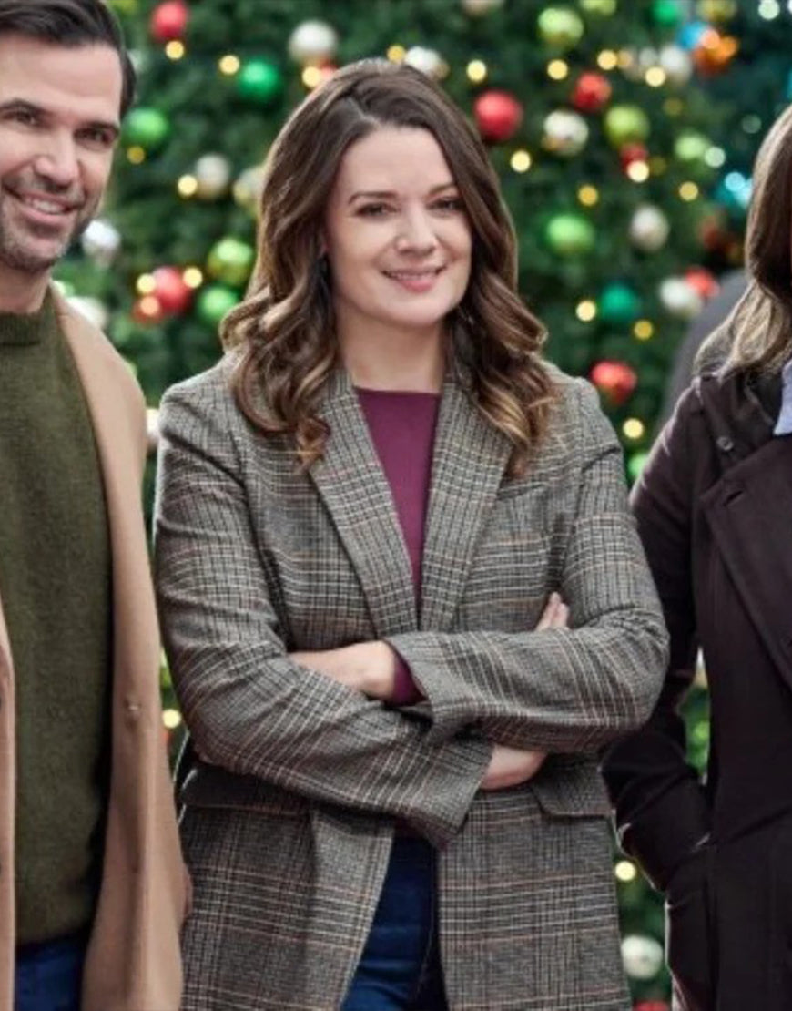 KateFilmTheSantaClass2024KimberleySustadPlaidBlazer