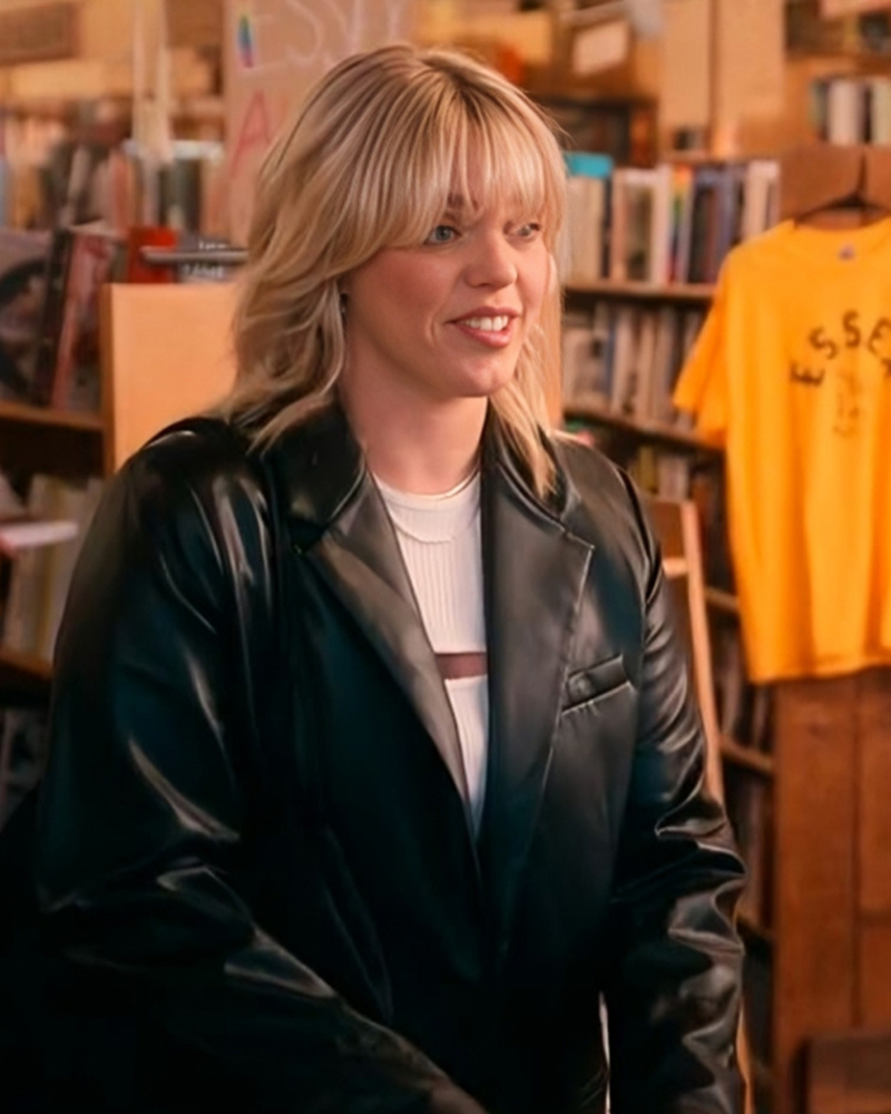 ReneeRappTheSexLivesOfCollegeGirlsS03LeightonBlackLeatherCoat
