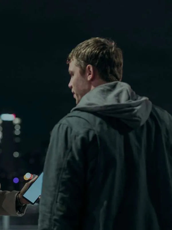 Peter Sutherland The Night Agent S02 Grey Jacket