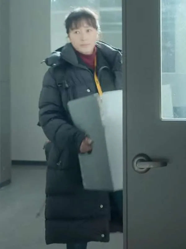 Unmasked 2025 Kim Hye-su Black Puffer Coat