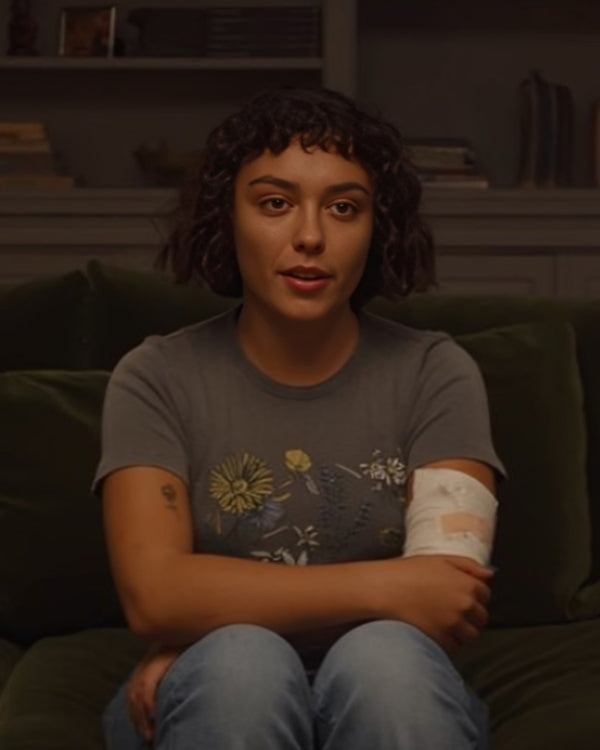 Delicious 2025 Carla Díaz Grey Shirt