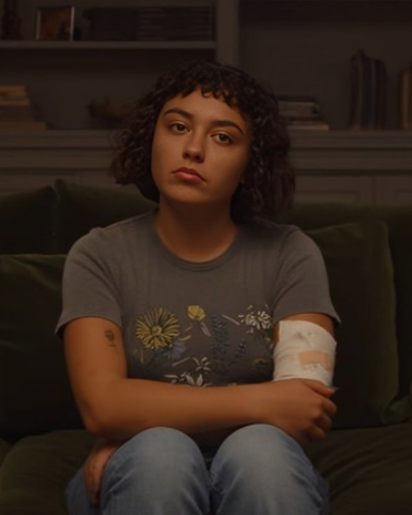 Delicious 2025 Carla Díaz Grey Shirt