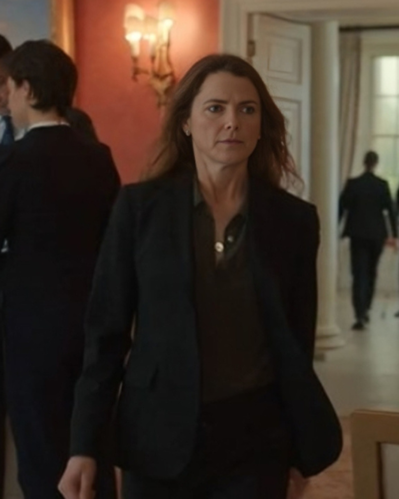TheDiplomatSeason2KeriRussellBlackSuit