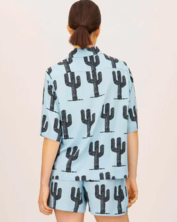 The White Lotus S03 Leslie Bibb Blue Cactus Print Shorts Set
